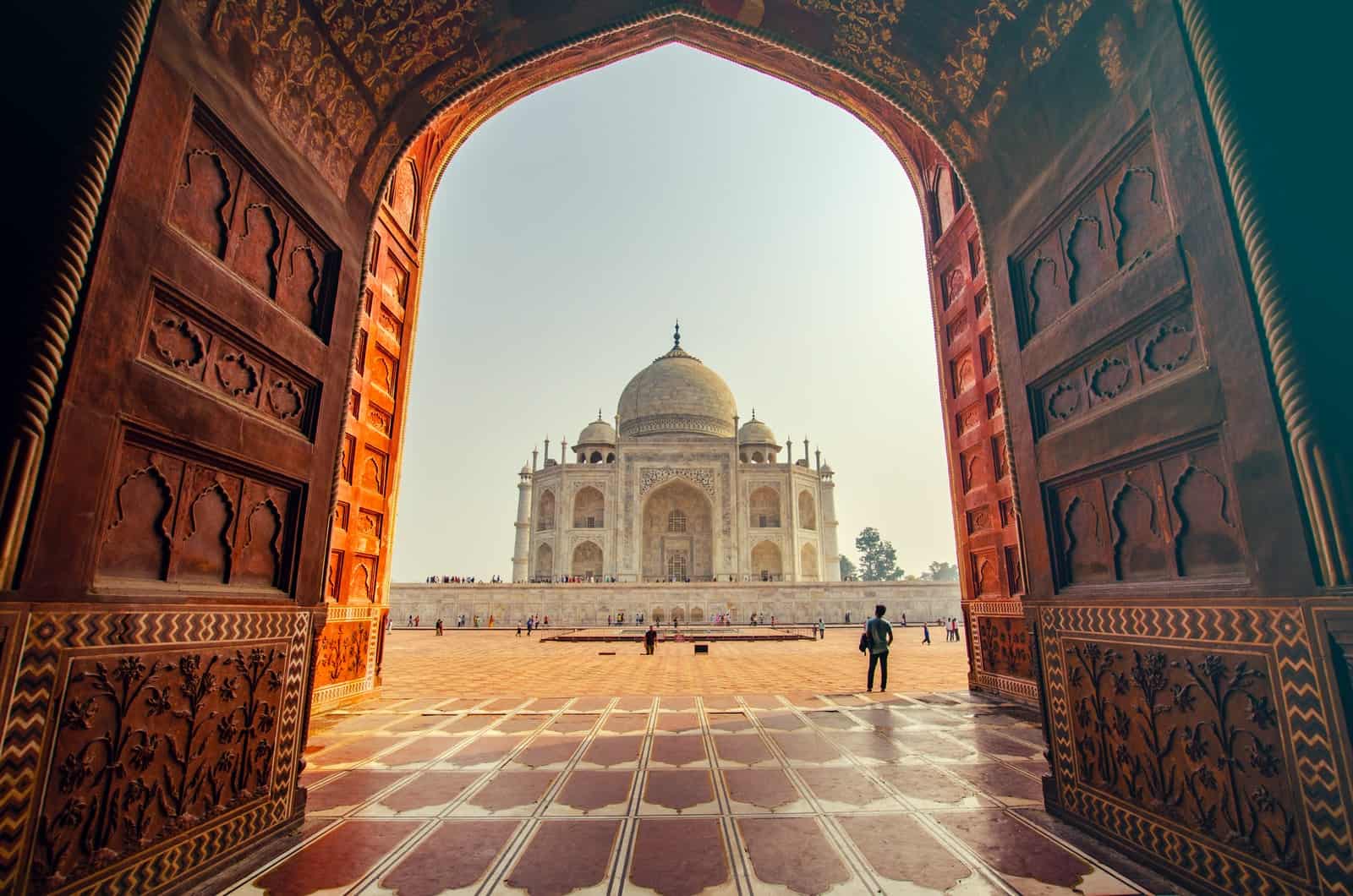 people near TAj Mahal