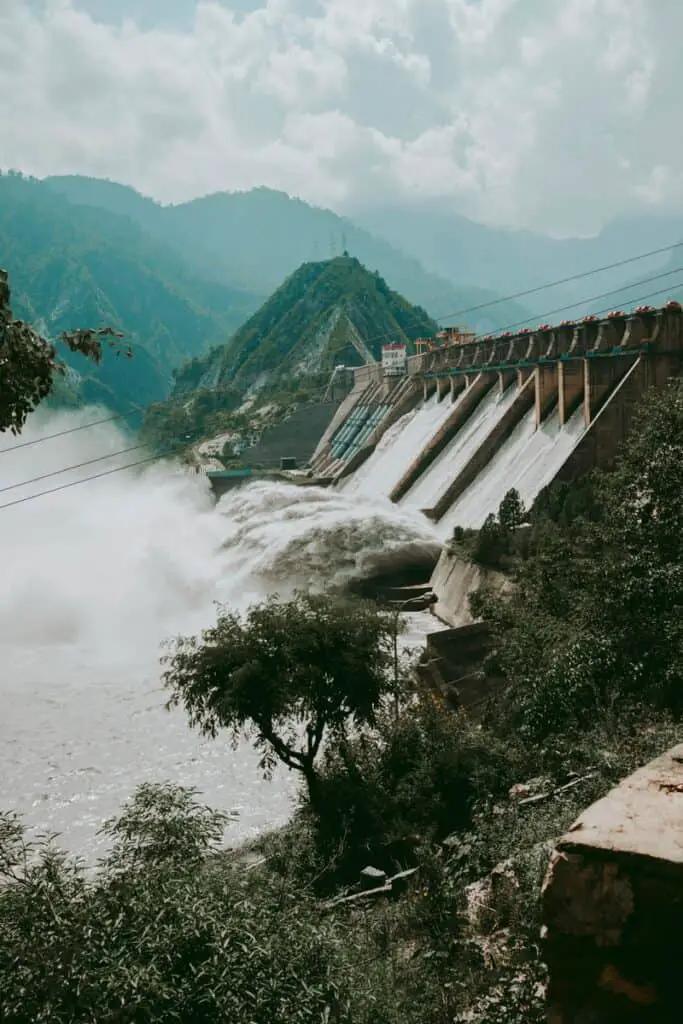 water dam viewing mountain during daytime