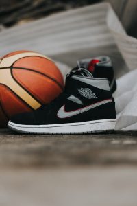 black and white nike basketball shoes